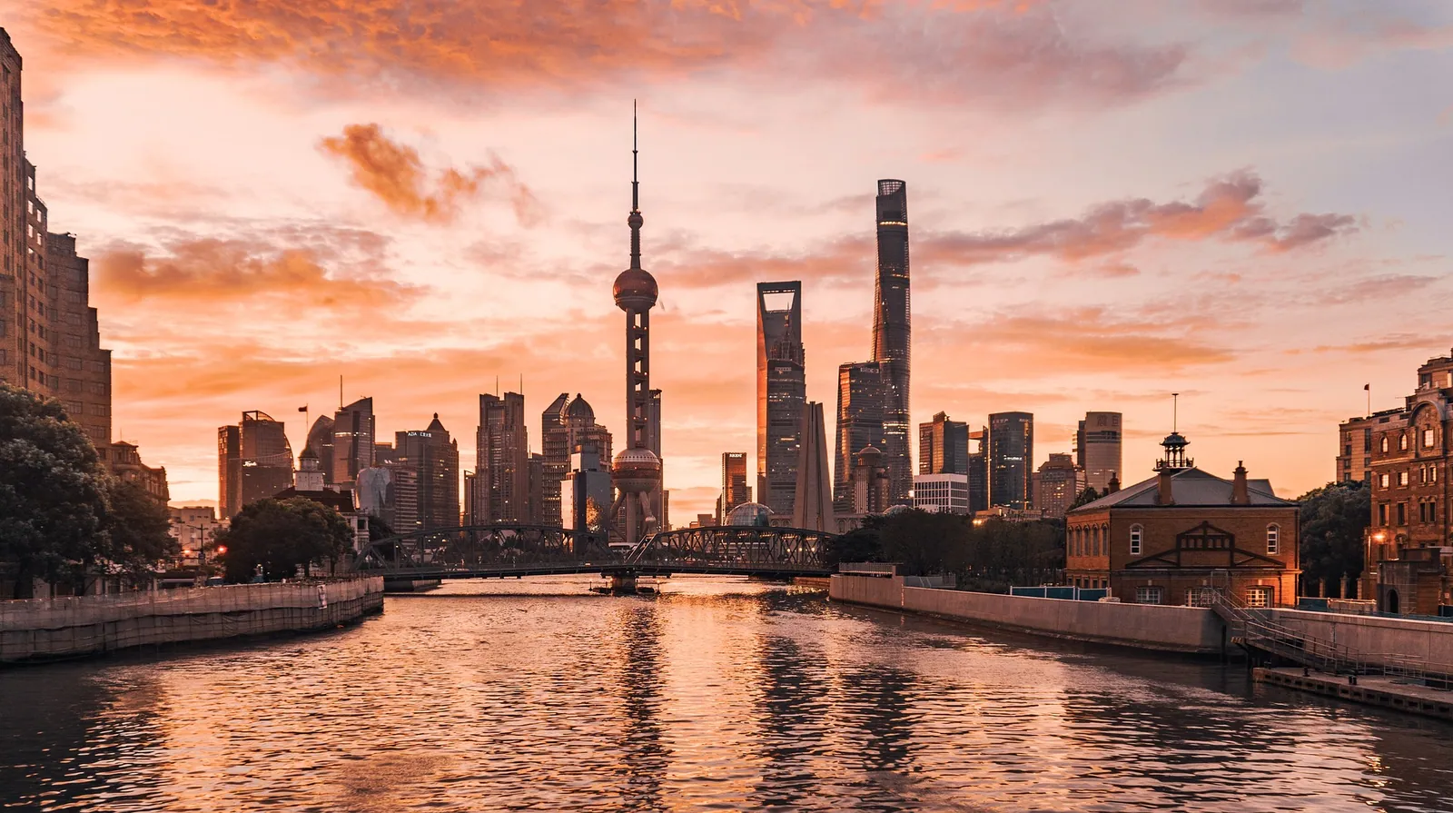 Lawyers Larry and Sara Resolve Shanghai Company’s Dispute, Cutting Compensation 